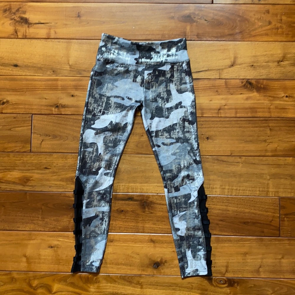 Justice Active Metallic Accent Camo Leggings in Girls Size 12